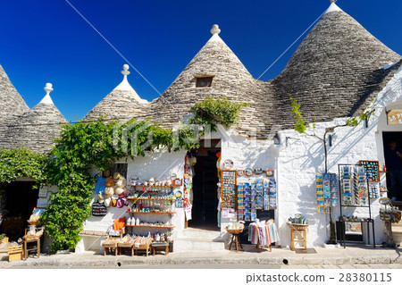 LBEROBELLO, ITALY - MAY 30, 2015 28380115