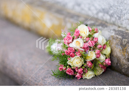 closeup shot of beautiful wedding bouquet closeup shot of beautiful wedding bouquet 28385138