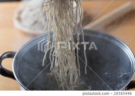 Buckwheat noodles 28385446