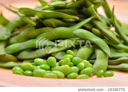 Green soybeans Green soybeans 28386778