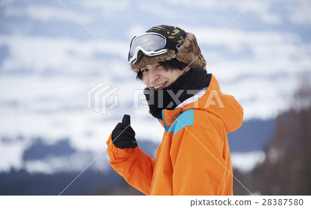 滑雪勝地男子肖像 28387580