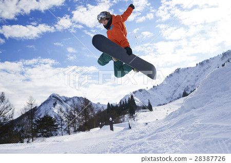 Male snowboarder 28387726