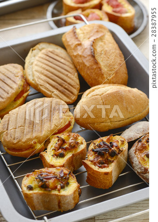 Oven cooked bread 28387955