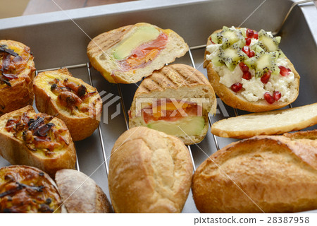 Oven cooked bread Oven cooked bread 28387958