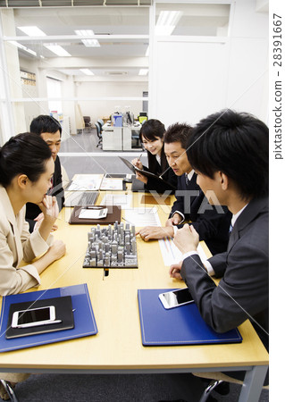 Real Estate Meeting Presentation Meeting Urban Development Building Construction Team Business Office Businessman Real Estate Meeting Presentation Meeting Urban Development Building Construction Team Business Office Businessman 28391667