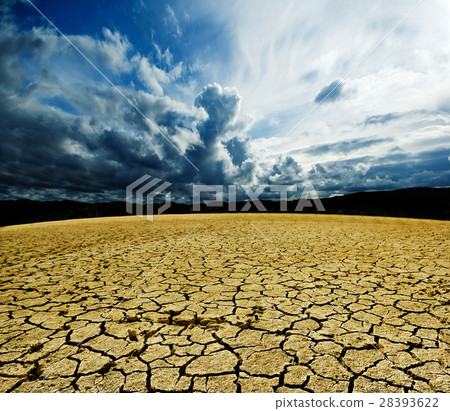 dry soil 28393622