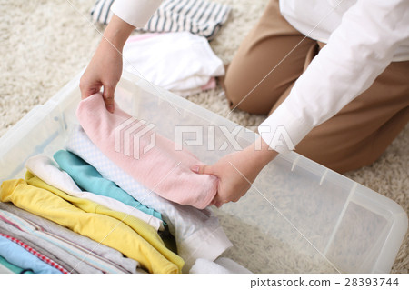 Changing clothes 28393744