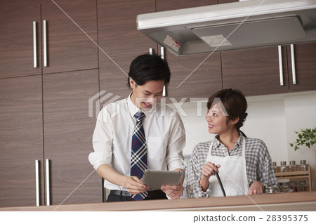 Women and men with tablets standing in the kitchen 28395375
