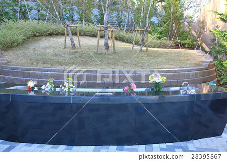 Tree funeral Tokyo 28395867
