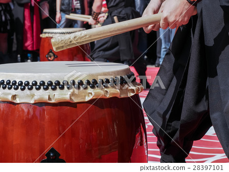 Musicians play drums 28397101