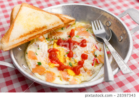 Breakfast fried egg with toppings and garlic bread Breakfast fried egg with toppings and garlic bread 28397343