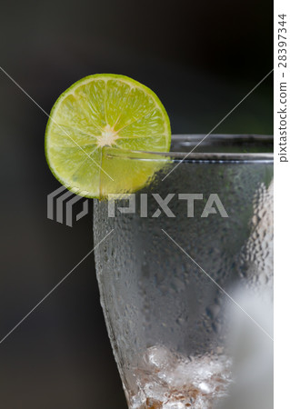 Lemon Lime on glass Lemon Lime on glass 28397344
