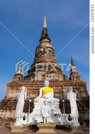 Old pagoda and buddha image in Wat Yai Chaimongkol 28397633