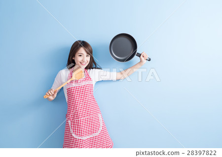 housewife take wok and spoon housewife take wok and spoon 28397822