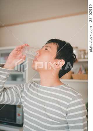 飲料 喝 喝酒 28402919