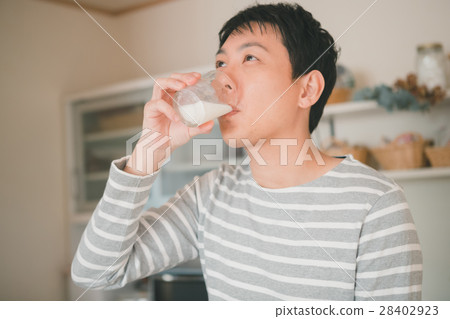 飲料 喝 喝酒 28402923