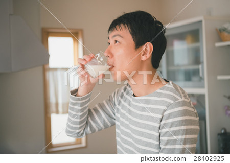 飲料 喝 喝酒 28402925