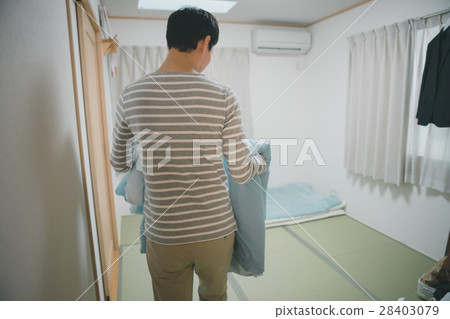 蒲團 躺下 男人 28403079