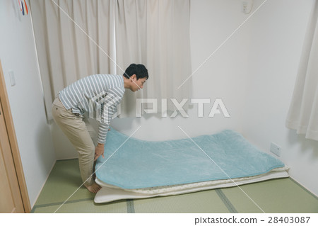 蒲團 躺下 男人 28403087