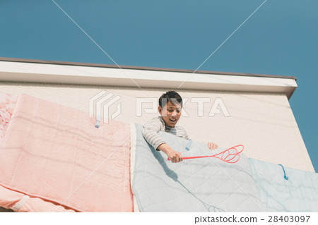drying a futon, housekeeping, gents 28403097