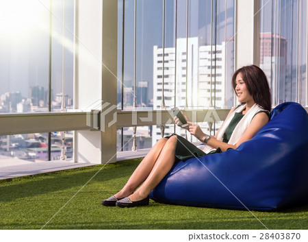Businesswomen using the smart phone In the modern creative Office, business success concept Businesswomen using the smart phone In the modern creative Office, business success concept 28403870