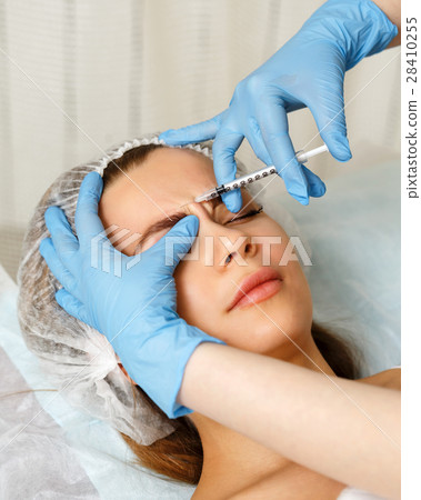 Subcutaneous injection in upper part of face. Subcutaneous injection in upper part of face. 28410255