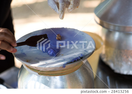 Thai steamed rice-skin dumpling cooking 28413256