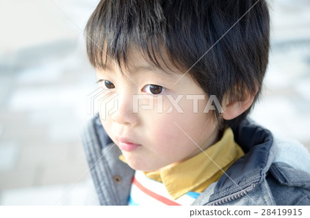 一個孩子 28419915