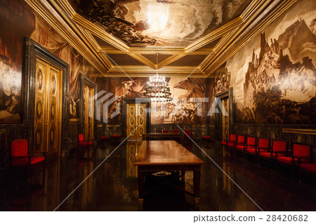 The public room in Cityhall of Barcelona 28420682