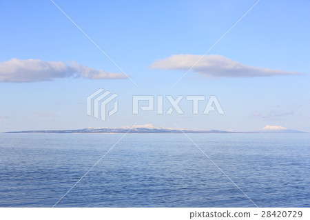 Kunashirijima wishing to see from the Noge peninsula 28420729