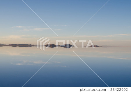 Uyuni's mirror in the sky 28422992