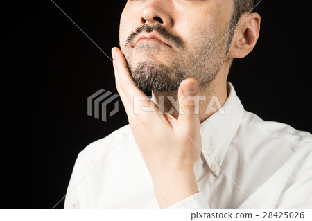 Middle male beard Middle male beard 28425026