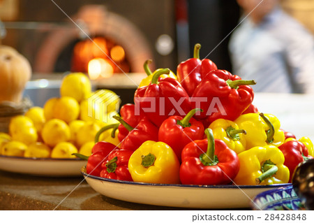 Red and yellow sweet peppers  28428848