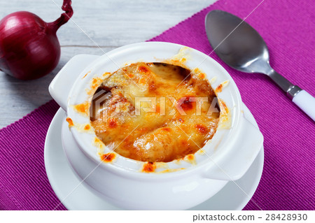 french onion gratin soup in a white pot, close-up french onion gratin soup in a white pot, close-up 28428930