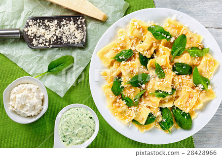 italian ravioli filling with  ricotta cheese 28428966