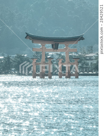 Floating gate of Itsukushima Shrine in Japan 28429521