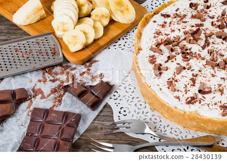 banoffee with banana, decorated by chocolate 28430139