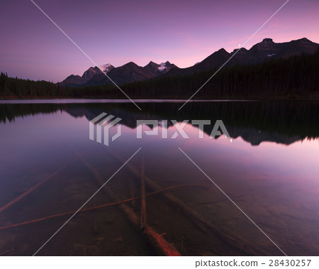 Lake in Alberta Canada 28430257