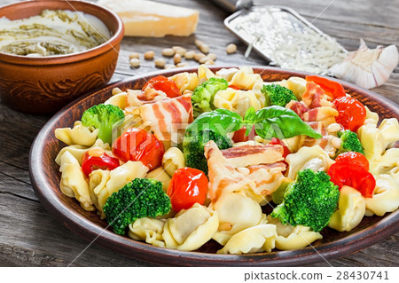 Tortellini with grilled cherry tomatoes Tortellini with grilled cherry tomatoes 28430741