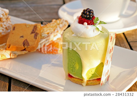 Matcha chocolate cake and biscuit 28431332