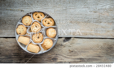 Can of Butter cookies 28431480