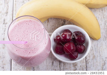 Smoothies with frozen cherry Smoothies with frozen cherry 28431951