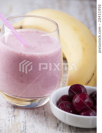 Smoothies with frozen cherry Smoothies with frozen cherry 28431956