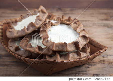 Cheesecake with cottage cheese  28432146