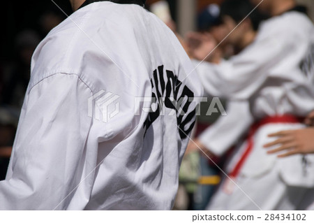 勇敢勇敢的外表 28434102