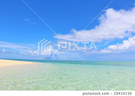 沖繩島Ikejima和夏天藍天藍色海 28434150