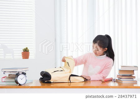 Little girl 331 Little girl 331 28437971