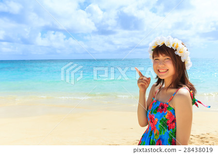 夏威夷海灘上微笑的女人 28438019
