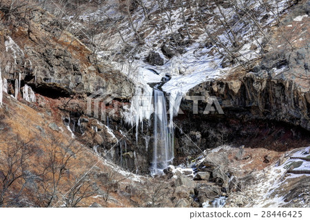 Hakusaka瀑佈在冬天 28446425