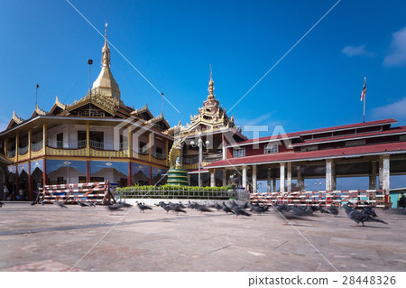 Mahamuni Paya, Mandalay, Myanmar. 28448326